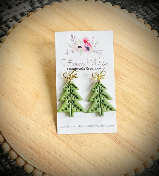 Green tree with bow