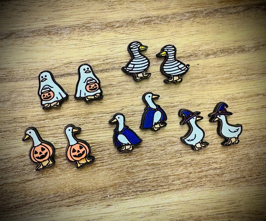Porch goose Halloween studs
