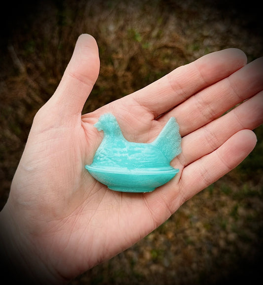 Hen on nest magnet (translucent sea foam)