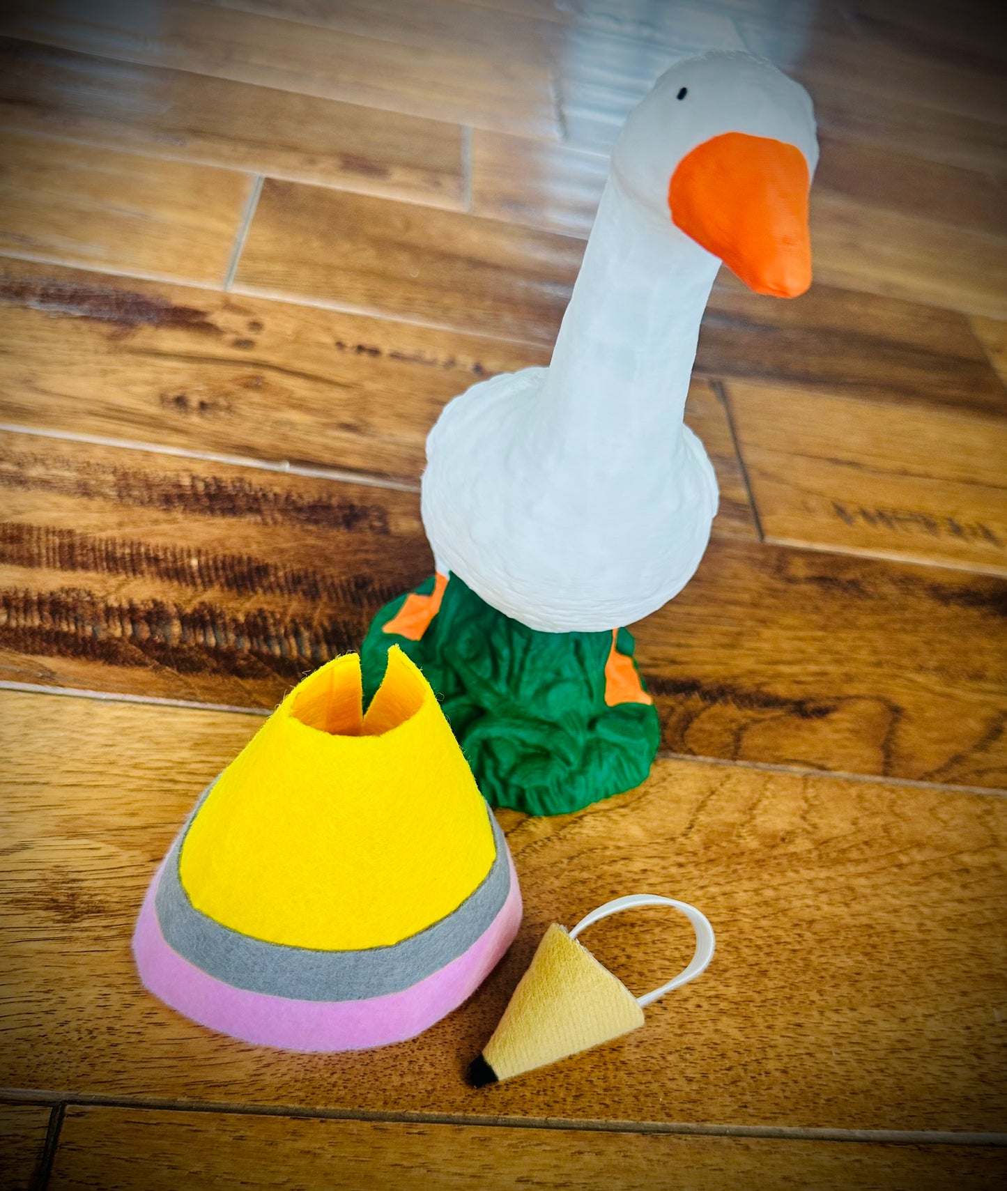 Desk goose pencil outfit