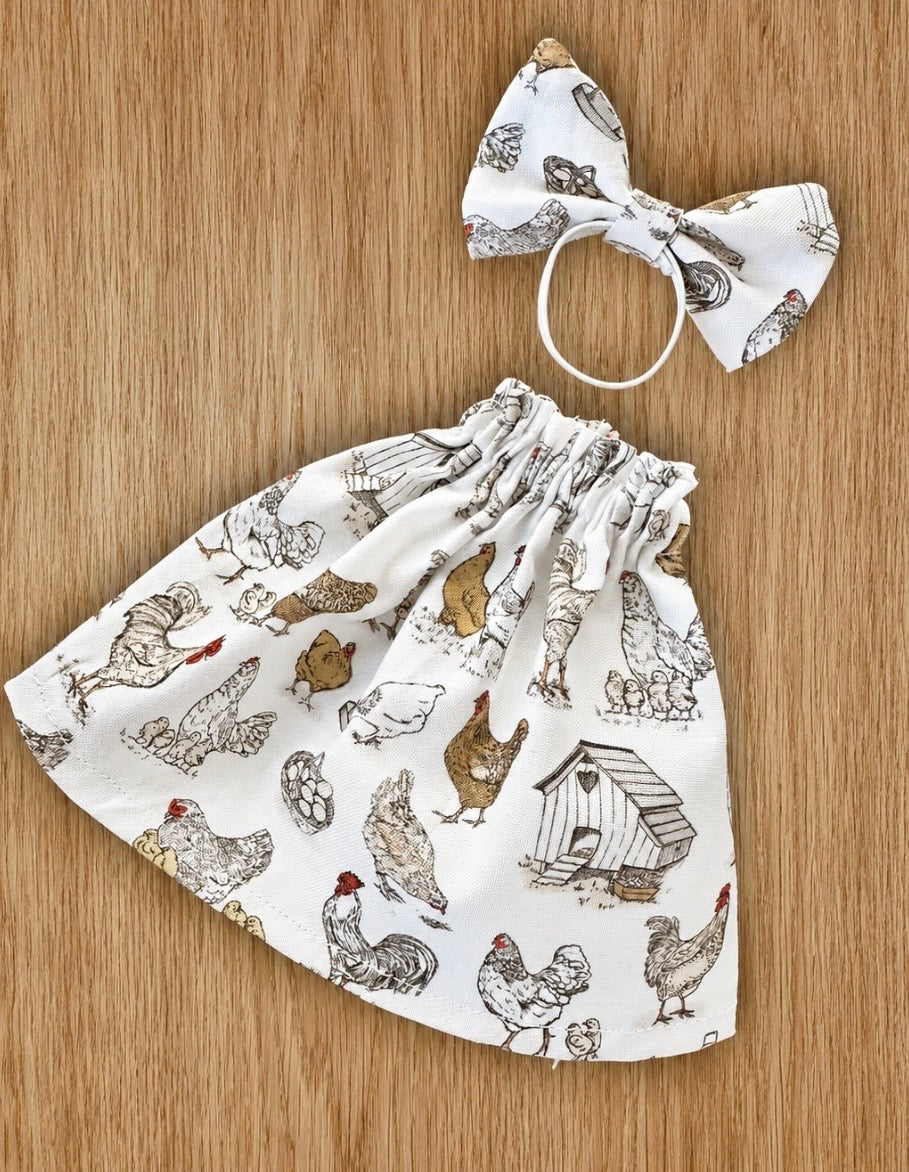 Desk goose chicken house dress and bow