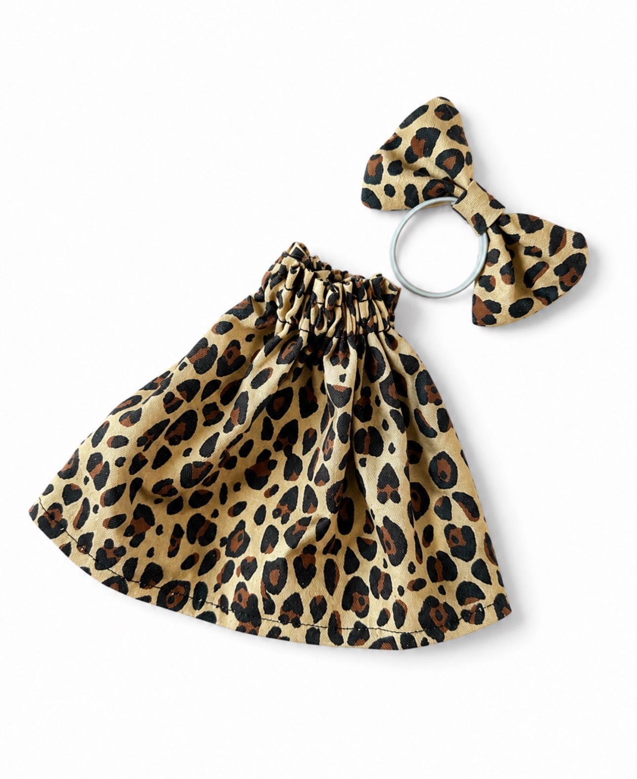 Desk goose leopard print outfit